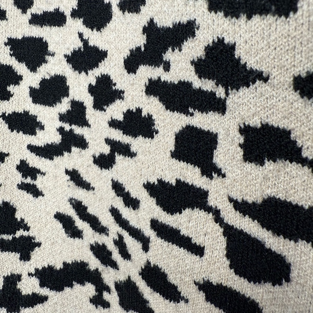 T Tahari Woman Cheetah Print Crew Neck Sweater Size 1X Baddie Cozy Eclectic Chic - Picture 8 of 16